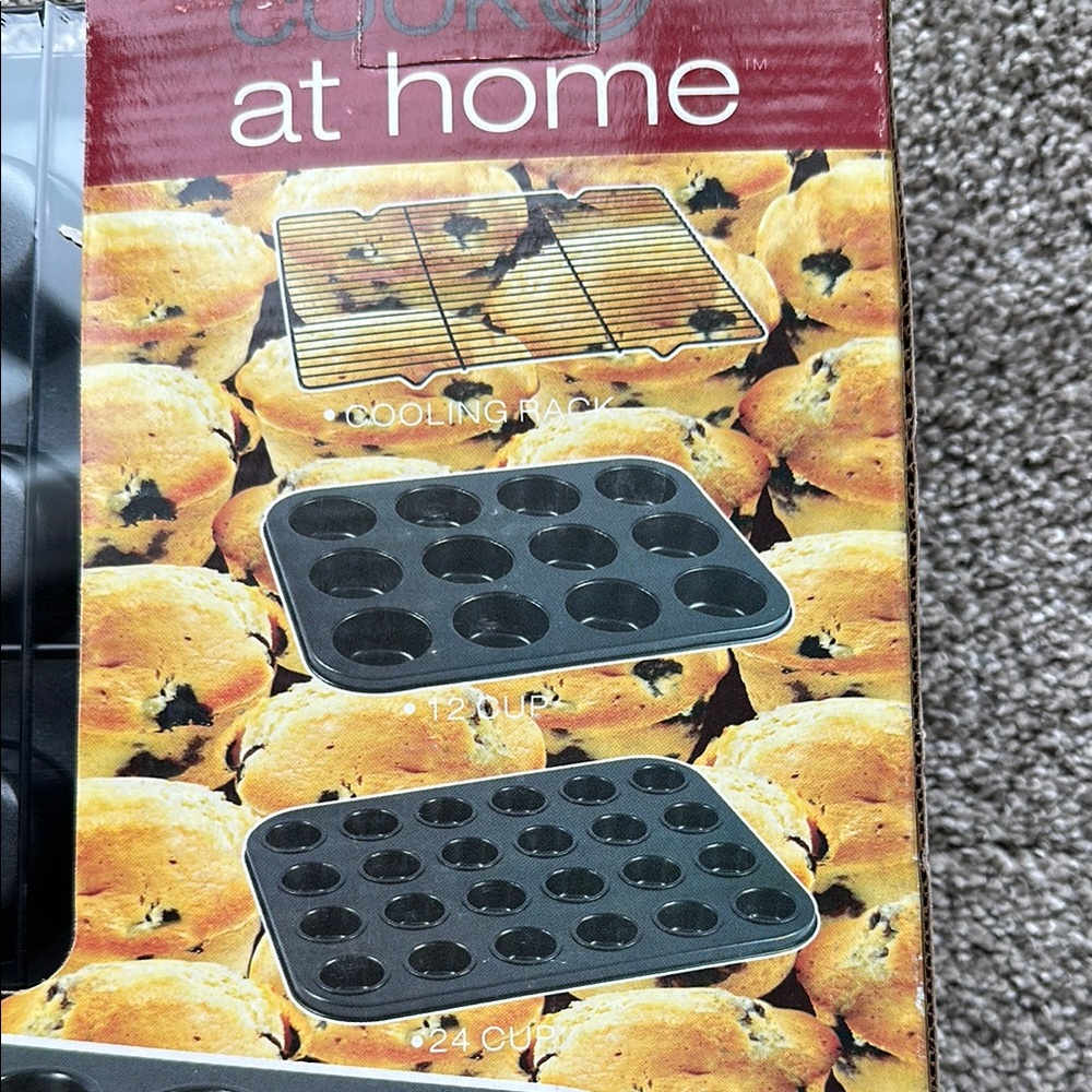 Non-Stick 3 piece Cupcake/Muffin Set - Picture 3 of 5